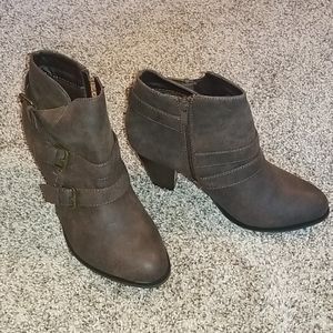 NWT brown ankle boots